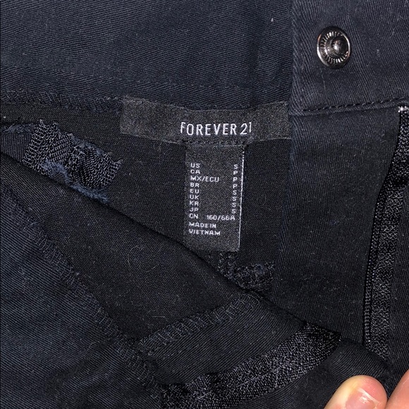 Black Forever 21 mini skirt - Picture 3 of 3